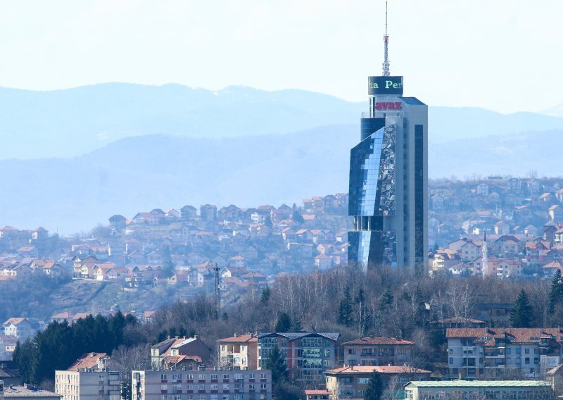 Policija upala u 'Sarajevo tower', u raciji u stambenoj zgradi pronašli uzgajalište marihuane