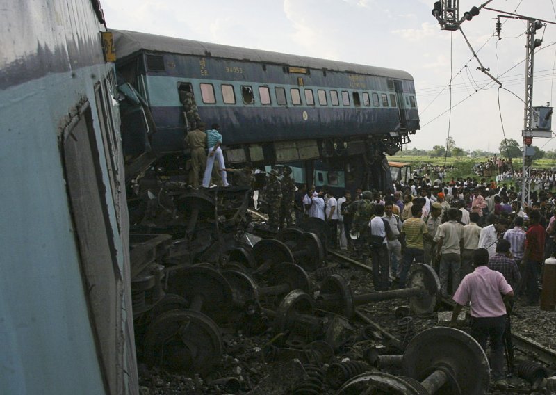 Najmanje 35 mrtvih u iskakanju vlaka u Indiji
