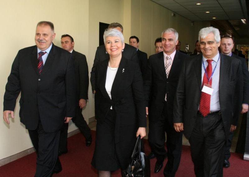 PM Kosor calls for more cuts in public spending