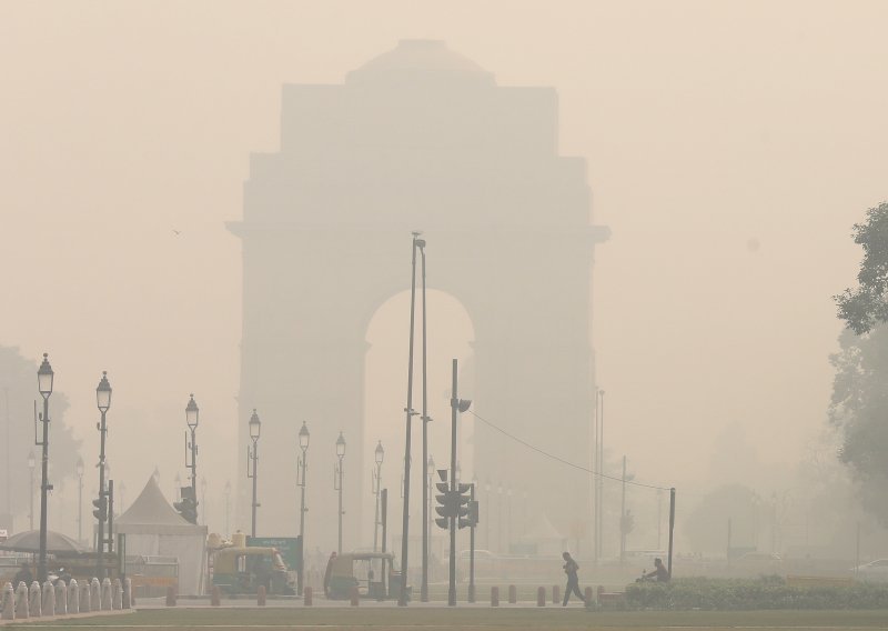 New Delhi pogođen toksičnim zagađenjem zraka, dio škola zatvoren