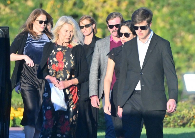 U krugu obitelji i najdražih 'Prijatelja' pokopan Matthew Perry