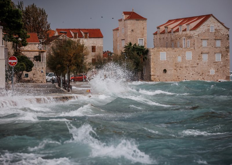 Meteoalarm upozorava na nevrijeme: Stižu zahladnjenje, obilna kiša i snijeg