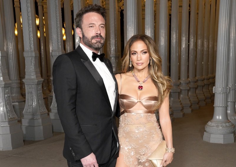 Zbog ove haljine svi su gledali u Jennifer Lopez, a pogled s nje nije skidao ni Ben Affleck