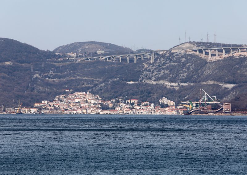 Opasan vodostaj mora u Bakru, padaju povijesni rekordi