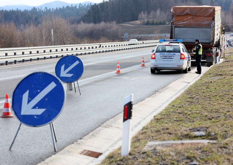 Prekid prometa u tunelu Tuhobić, u smjeru Zagreba, zbog teretnog vozila u kvaru