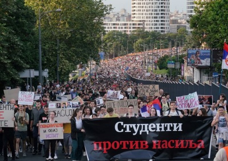 Srbija: Proeuropska oporba predala izbornu listu i pozvala na smjenu vlasti SNS-a