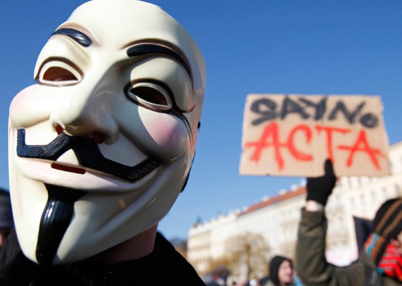 Slovenija razmišlja o zaleđivanju ACTA-e