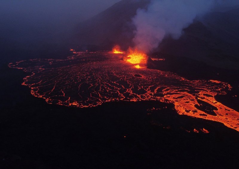 Na Islandu proglašeno izvanredno stanje, prijeti erupcija vulkana