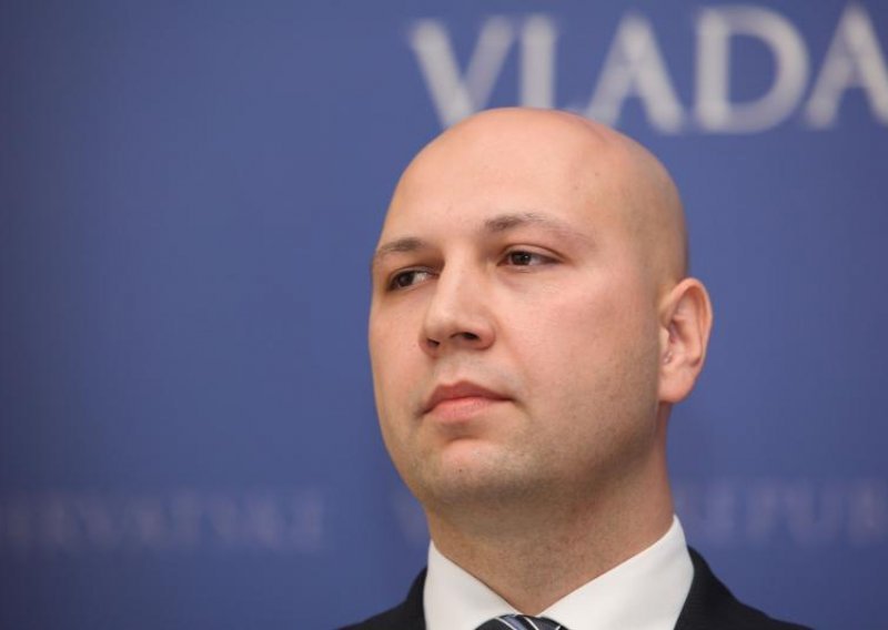 Ministar Zmajlović: Izvrgnut sam pritiscima i prijetnjama