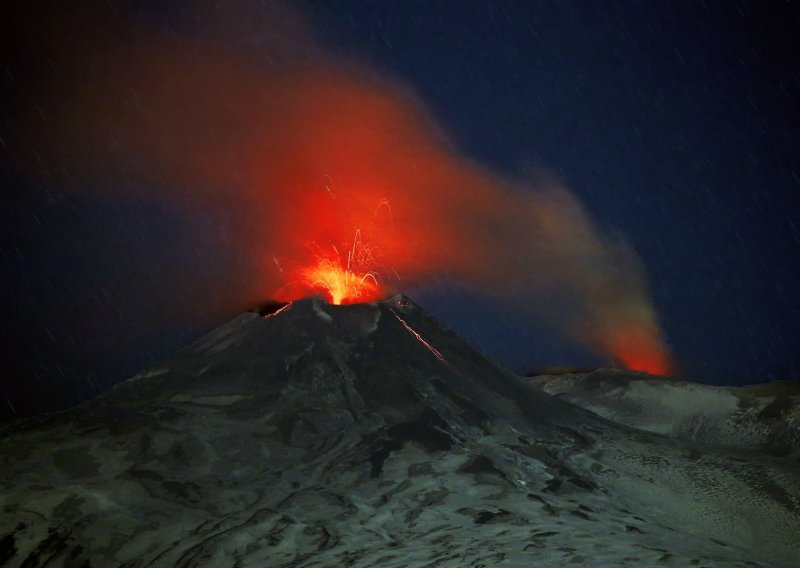 Etna izbacuje lavu, oglašeno stanje pripravnosti