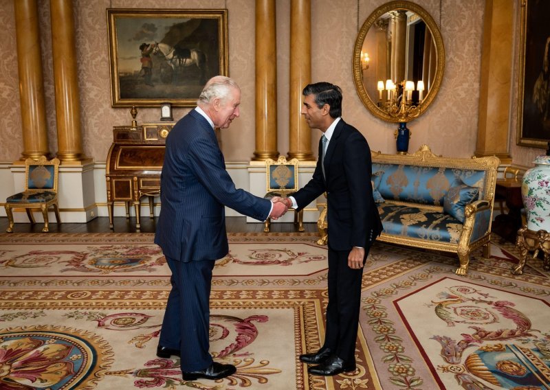 Britanski kralj i premijer Sunak vodit će komemorativne službe nakon prosvjeda