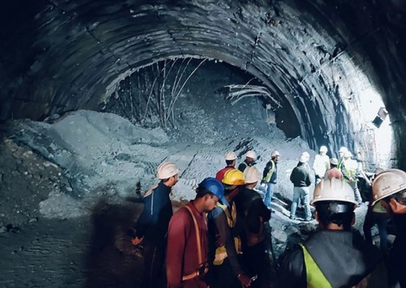 Indija: Spasioci se nadaju da će uskoro izvući sve radnike iz urušenog tunela
