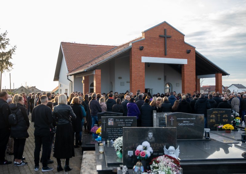 Pokopan Goran Šarić, čovjek koji je poginuo u nesreći koju je skrivio Banožić