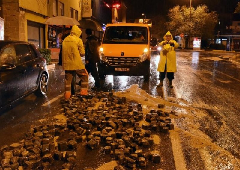 Ciklona Leona potopila šibensko područje, Karlovac strepi