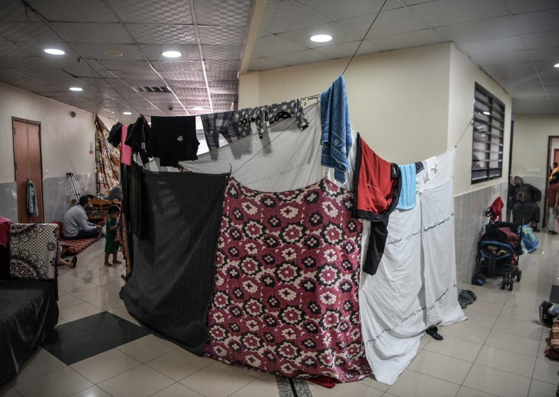 Izraelske snage pretražuju sobe i podrum najveće bolnice u Gazi Al Shife