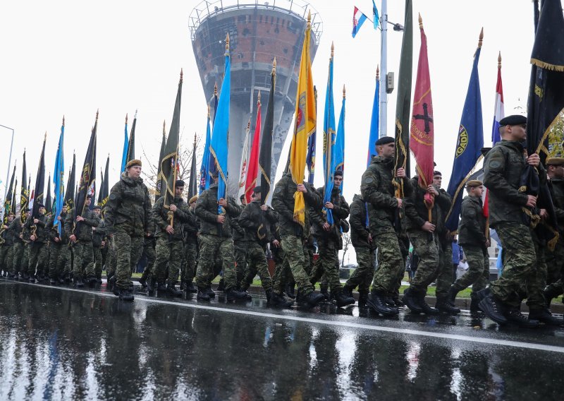 Dragovoljci i veterani poručili Penavi: Kolone se ne mogu i ne smiju dijeliti!