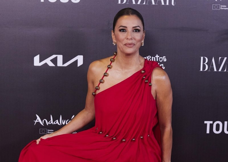 Eva Longoria u ovoj efektnoj haljini sve je bacila u drugi plan