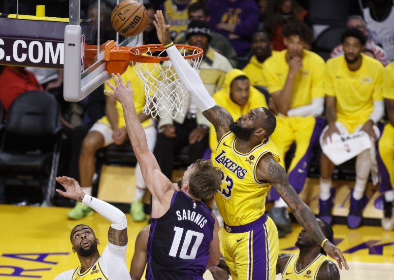Ni povijesni triple-double LeBrona Jamesa nije pomogao Lakersima, Boston prvi na Istoku