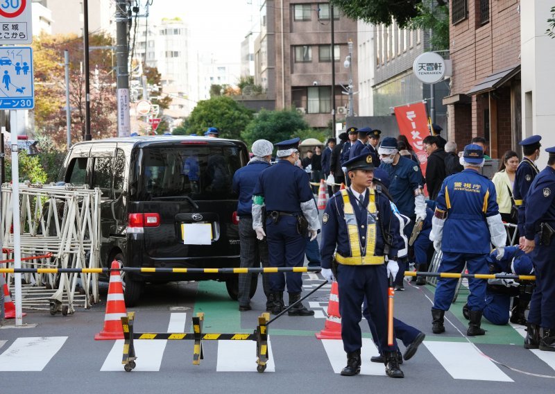 Muškarac se automobilom zabio u ogradu nedaleko od izraelskog veleposlanstva u Tokiju