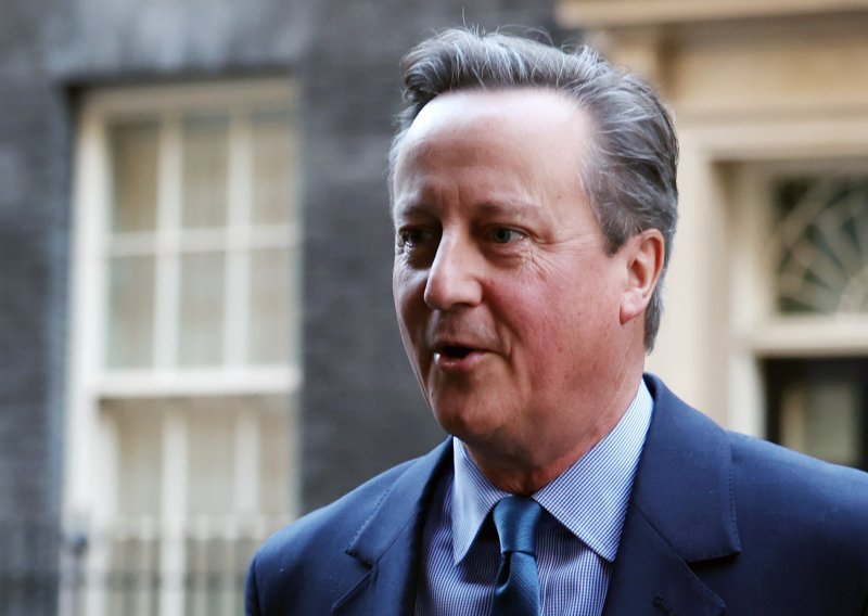 Šef britanske diplomacije u posjetu Kijevu; Cameron se sastao sa Zelenskim