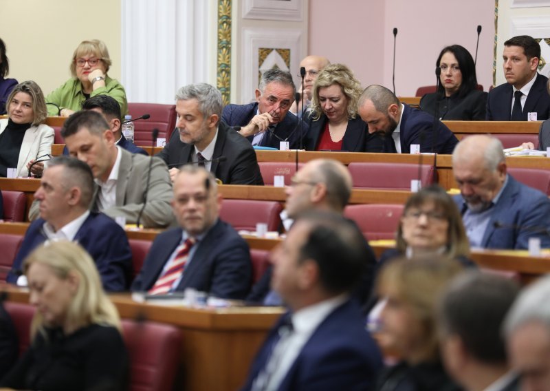 Prijedlog zakona o hrvatskom jeziku izazvao žestoku raspravu u Saboru