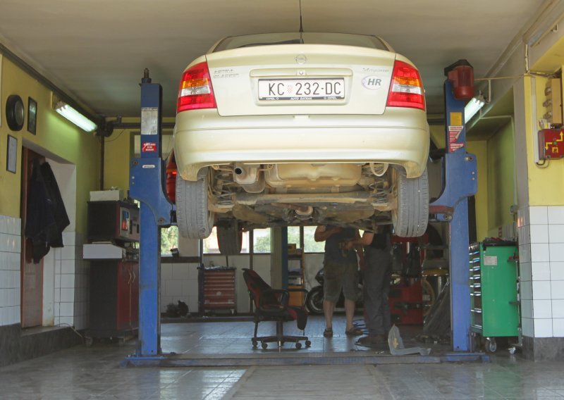 Istražili smo kako izbjeći da vas prevesla automehaničar