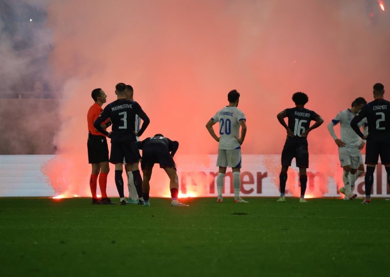 BiH doživjela debakl u Luksemburgu, njezini navijači izazvali prekid