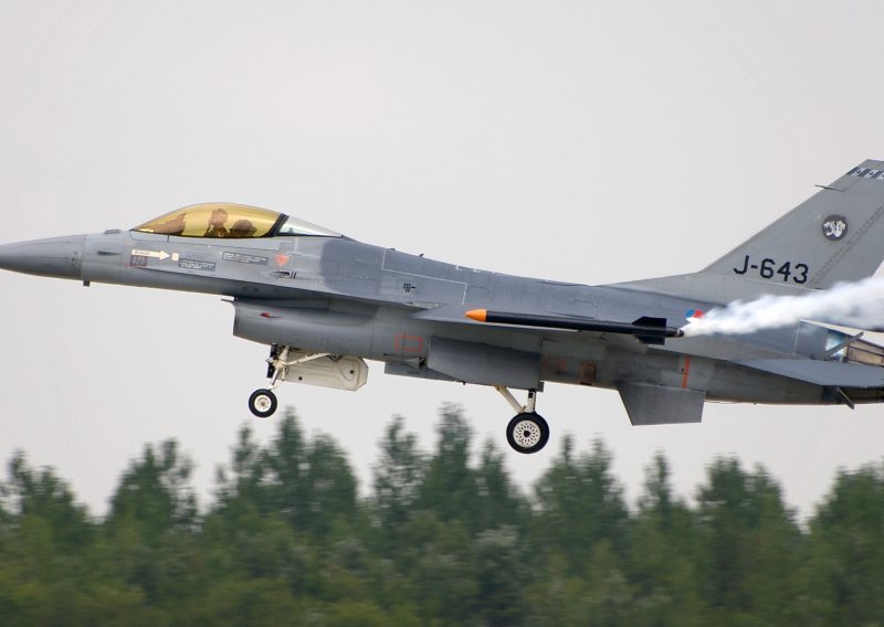 Nizozemska će isporučiti prvih 18 borbenih zrakoplova F-16 Ukrajini