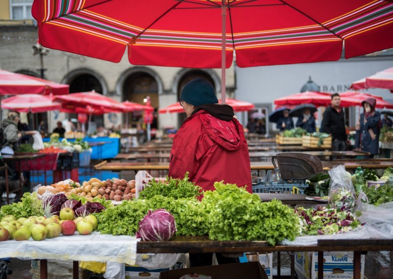 Inflacija na tržnici: Pet kilograma voća i povrća u Zagrebu 34 eura