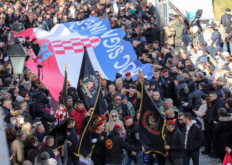 Deseci tisuća ljudi u Vukovaru. Posljednji zapovjednik: Političari, zašutite!