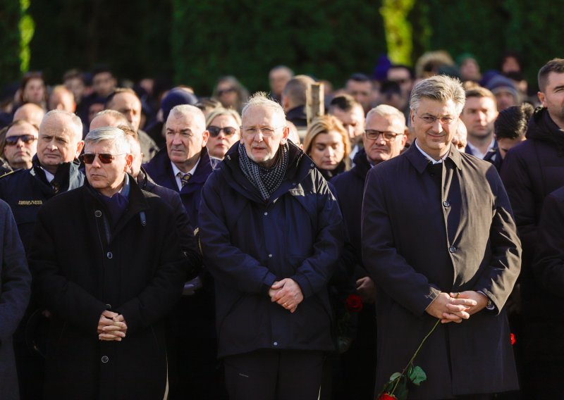 Plenković na Ovčari: Nikad se nećemo umoriti u potrazi za nestalima