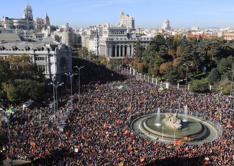'Sanchez, gade, izađi': Čak 170 tisuća ljudi na prosvjedu u Madridu