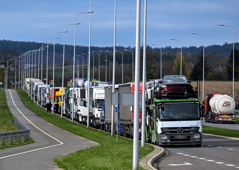 Poljske kamiondžije blokirale 3000 ukrajinskih kolega na granici