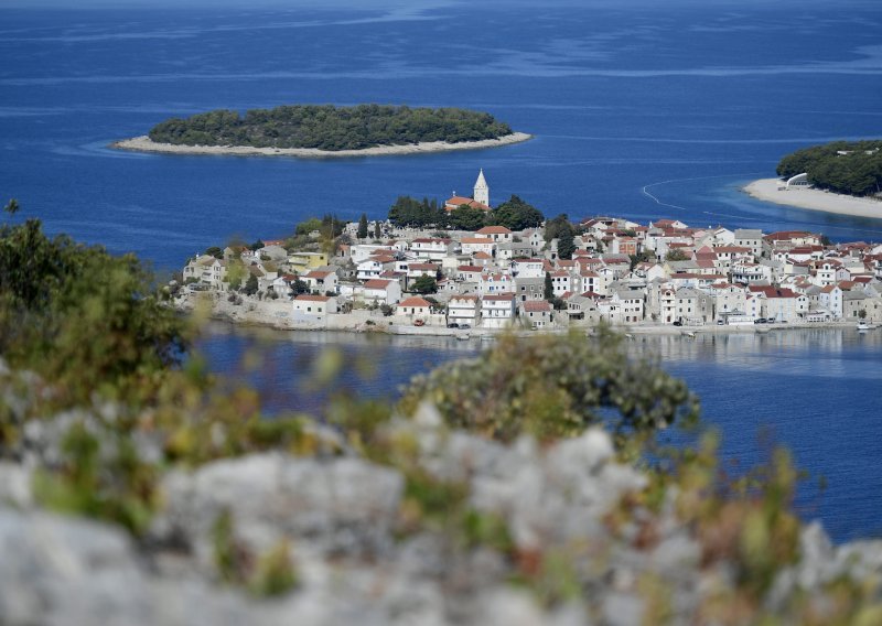 Inspekcija zatvorila bungalove kod Primoštena: Vratite sve što ste zaradili!