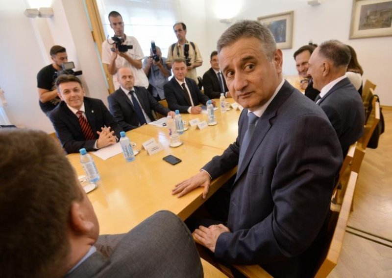 Karamarko: Oslobodit ćemo realni sektor i na selu i u gradu