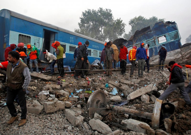 Broj poginulih u željezničkoj nesreći u Indiji porastao na 142