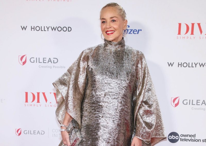 Sharon Stone zabljesnula u haljini idealnoj za blagdanske zabave