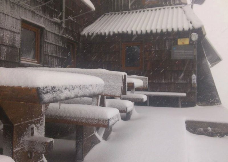 Ciklona Hrvoje dio Slovenije zatrpala snijegom!