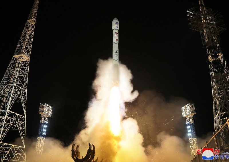 Sjeverna Koreja lansirala špijunski satelit u orbitu, Jug ukida dijelove pakta