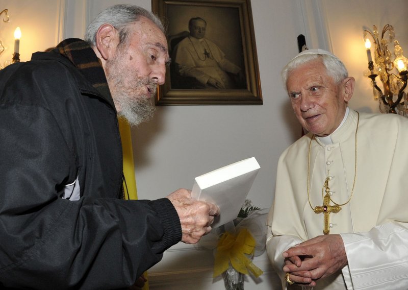 Castro upitao Benedikta: Što papa radi?