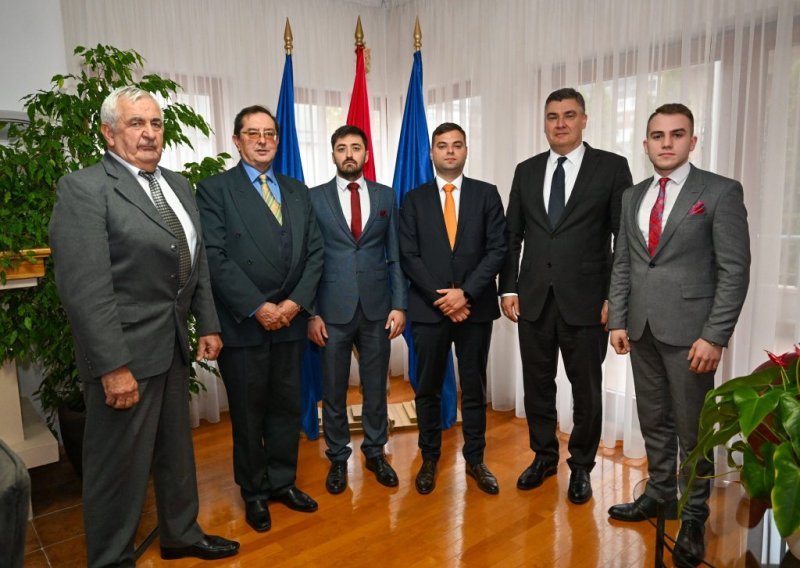 Milanović se sastao s predstavnicima hrvatske zajednice u Sjevernoj Makedoniji