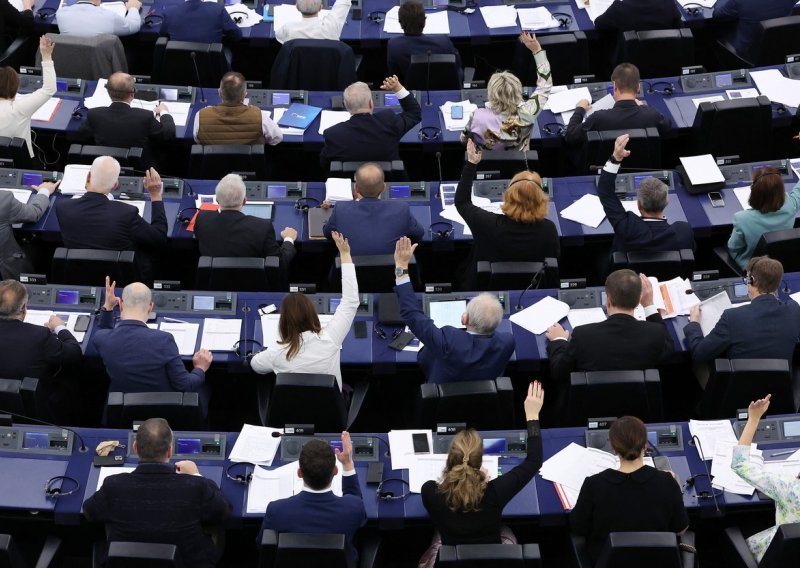 Hrvatski europarlamentarci podijeljeni oko ukidanja prava veta, pale i teške riječi