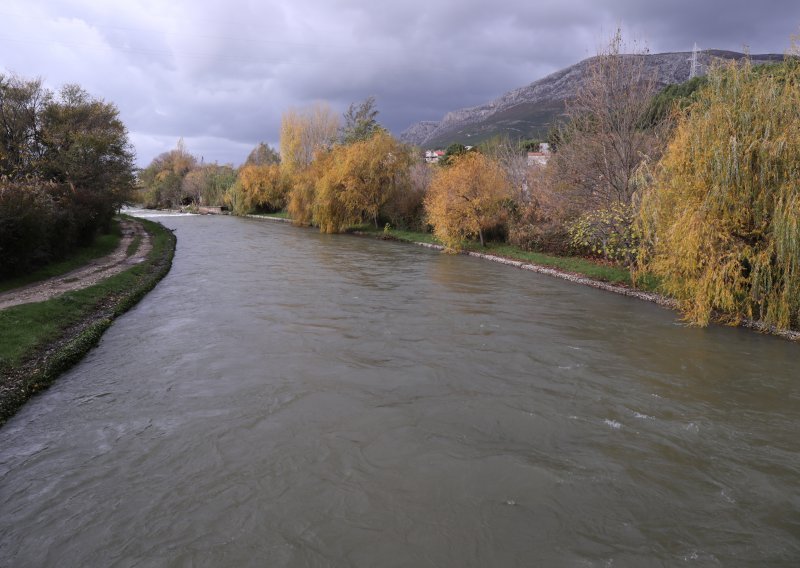 Zamućena voda na izvoru rijeke Jadro, preporučuje se prokuhavanje vode