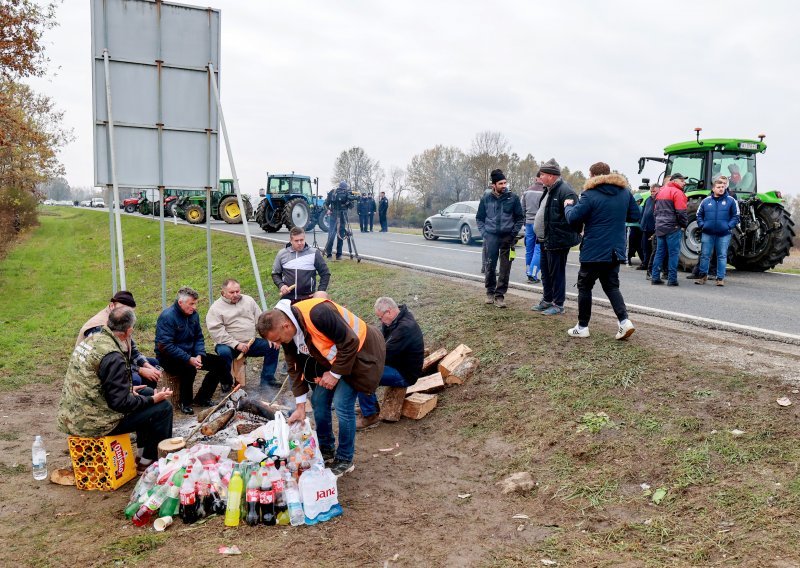 Nezadovoljni seljaci najavljuju širenje blokada prometnica