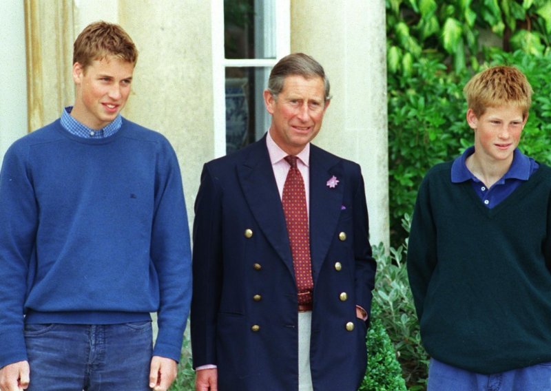 Kralj Charles pronašao način da provede praznike s obojicom sinova