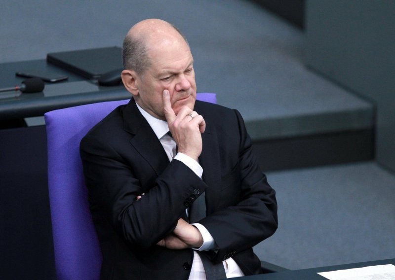 Scholzu gori pod nogama zbog blokade proračuna, najavio obraćanje u Bundestagu