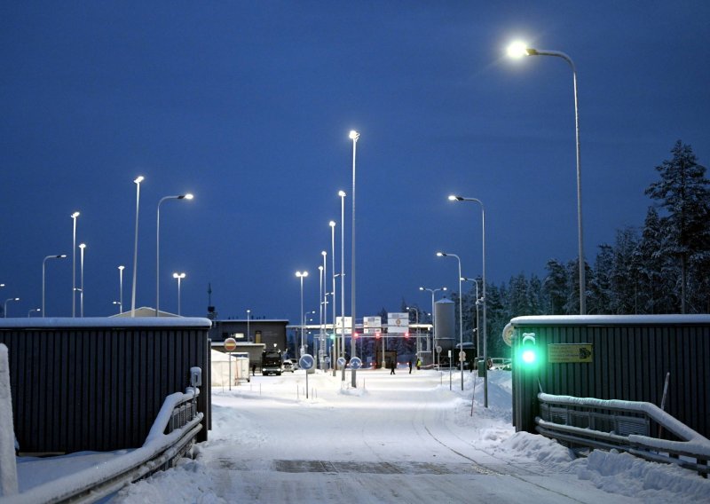 Finska optužila Rusiju da joj dovodi migrante, zatvorila sve granice osim jedne