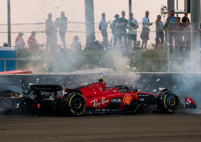 Pogledajte nesreću u kojoj je Carlos Sainz u Ferrariju završio u zaštitnoj ogradi