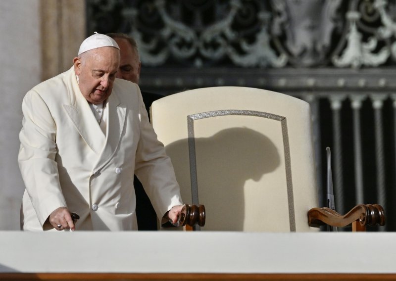 Papa još uvijek nije dobro, ograničio govor na općoj audijenciji