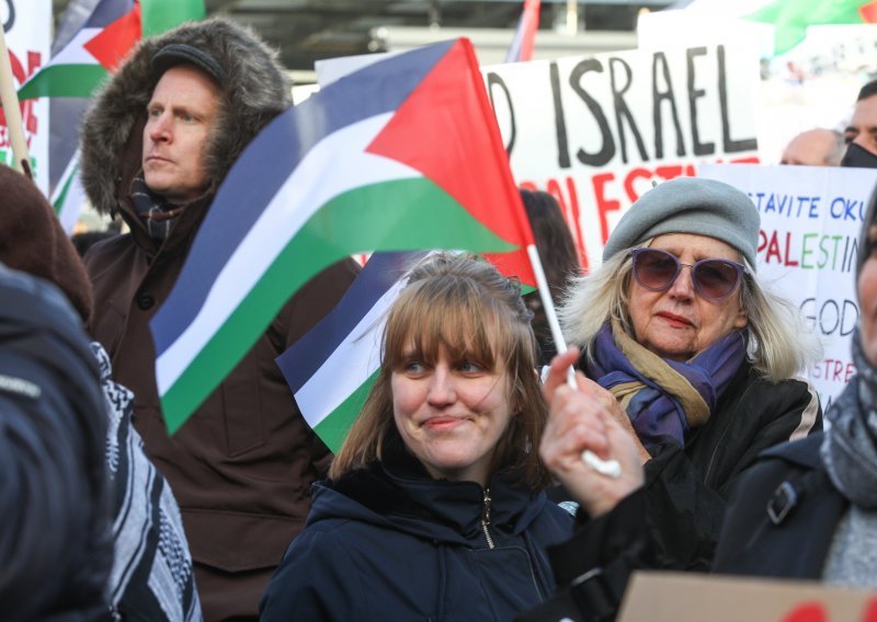 Propalestinski prosvjednici u Londonu traže trajni prekid vatre u Gazi